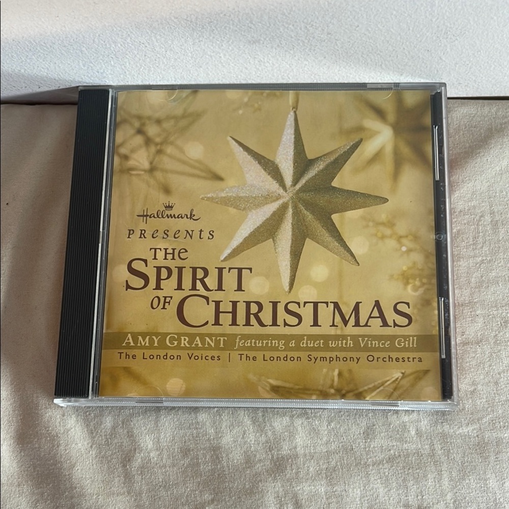 ⭐️ Hallmark Gold The Spirit of Christmas CD 2001 Amy Grant Rare Digital Audio